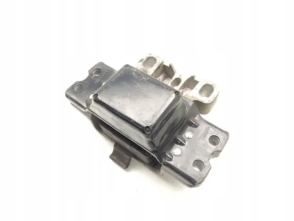 VW Passat Moottorin kiinnike 1.9 TDI Diesel 2009 3C0199555P image 4