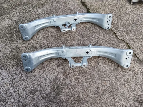 OEM Takajousipalkki Toyota Celica VI:lle image 2