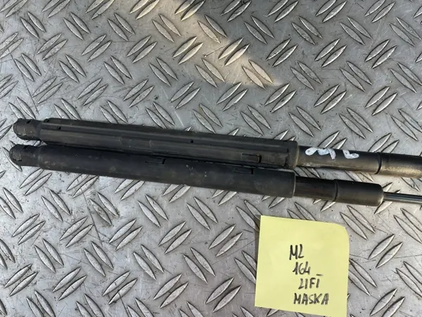 Mercedes ML164 motorkapstempers OEM set 2008- image 3