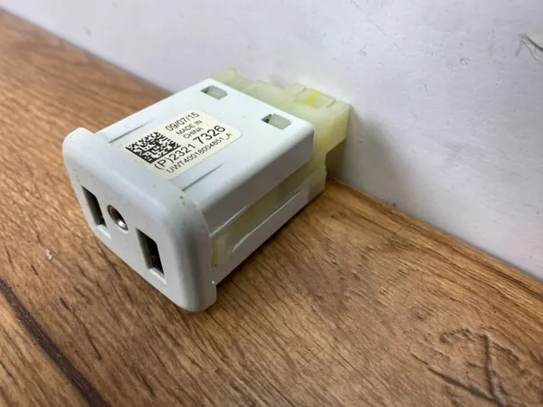 Port USB OEM 23217326PINYA pour Cadillac CTS III 2014+ image 7