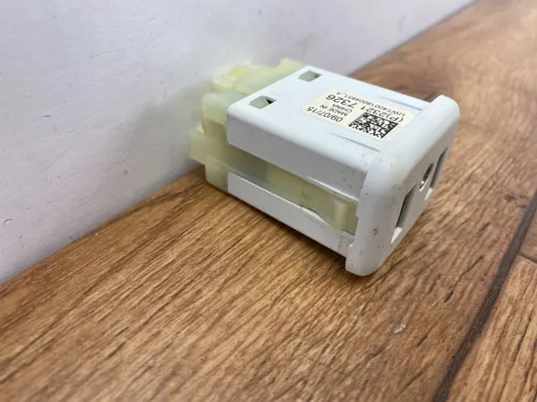 Port USB OEM 23217326PINYA pour Cadillac CTS III 2014+ image 8