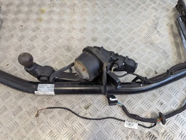 Enganche Cupra Formentor OEM 5FF803880A - Desmontable image 3