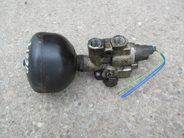 Mercedes ABC-venttiili OEM zxmiW215ert5 - Käytetty image 2