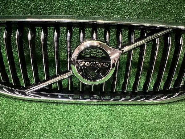 Front Grill Volvo XC60 II image 4
