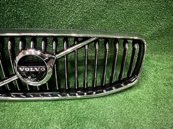 Front Grill Volvo XC60 II image 7