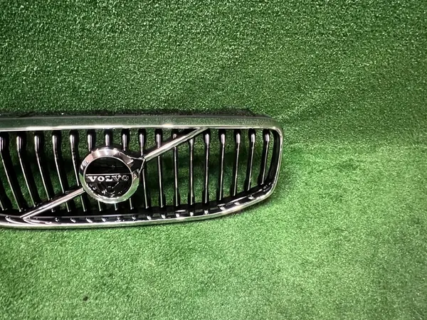 Front Grill Volvo XC60 II image 8