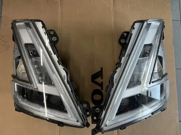 Phares LED Volvo FH4 OEM 23752680/78 d'occasion image 3