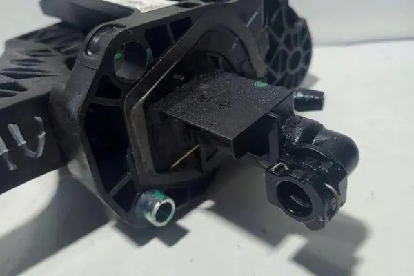 Kupplungspedal VW GOLF IV VARIANT 1.6L diesel image 3