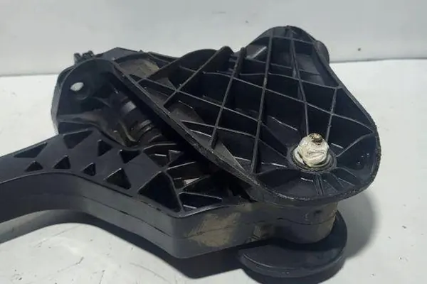 Kupplungspedal VW GOLF IV VARIANT 1.6L diesel image 4