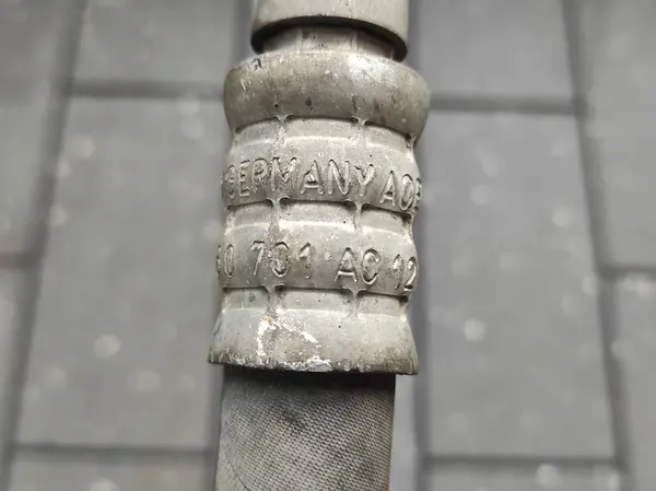 Audi A4 B6 Klimaanlagen-Schlauch 8E0260701AC image 6