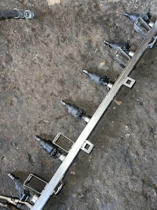 Rampe d'injection BMW 1427985 6 cylindres 320i E46 image 5