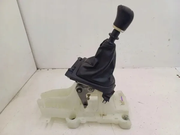 Mitsubishi OE 8015A009ZZ versnellingspookhoesframe image 3