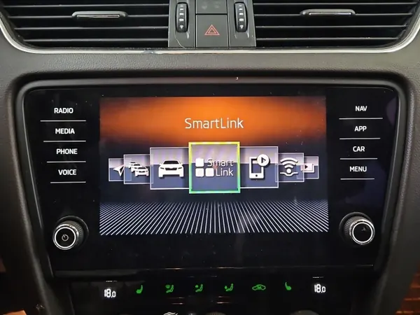 Radio Skoda OE OEM A2C1893790001 pour Octavia III image 2