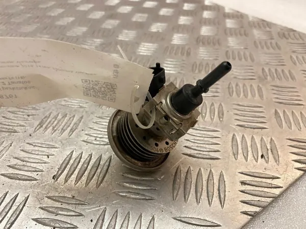 Inyector AdBlue Hyundai Santa Fe 2019 OEM 296304A800 image 4