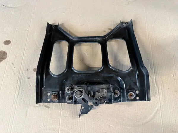 Mercedes V-Class W447 Hood Lock + Front Bracket A4478800060 image 4