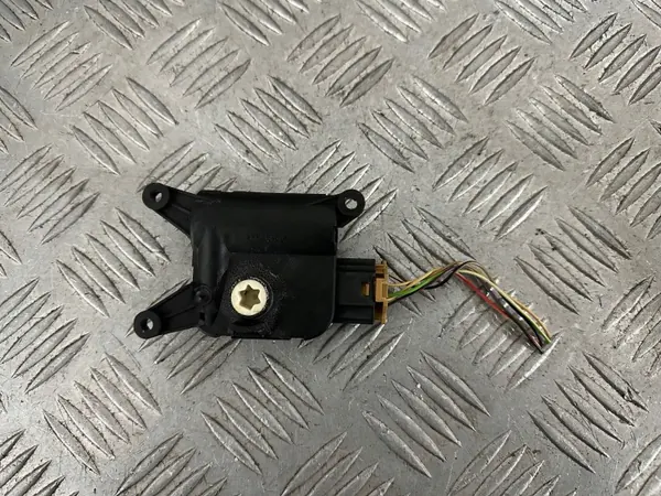 Lancia Delta III Heizungsmotorstecker OEM 0132801313 image 5