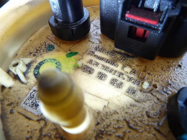 SKODA FABIA III 1.4TDI Brandstofpomp 6R0919050AH image 3