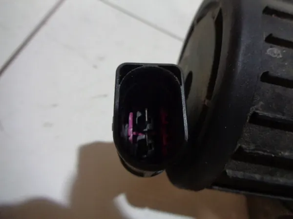 Pompe à air secondaire OEM 078906601G pour Audi A8 D3 image 3