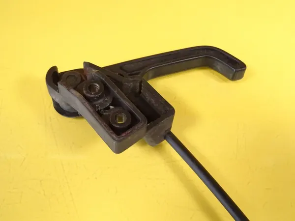 VW GOLF II Motorhuvudsladd 191823533 image 3