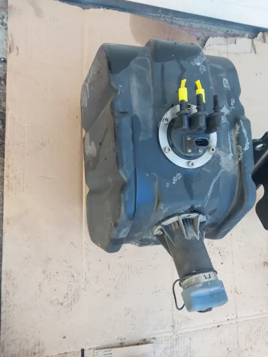 Pompe réservoir AdBlue OEM 20411LC40A Renault Maxity image 4
