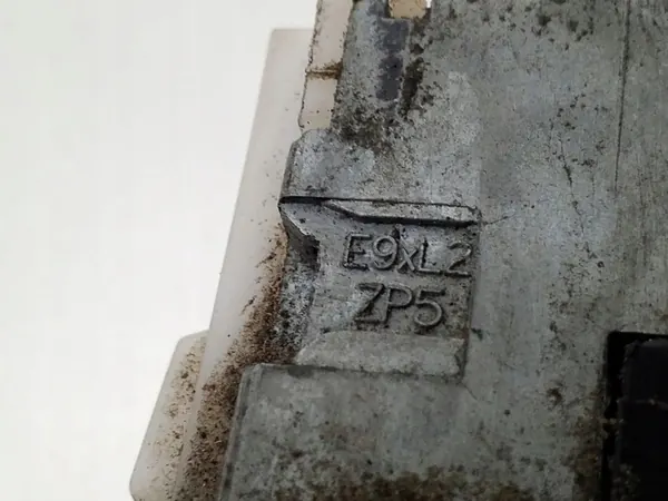 2012 BMW 3 F30 F35 F31 Slotcilinderinzet ARA271002 image 4