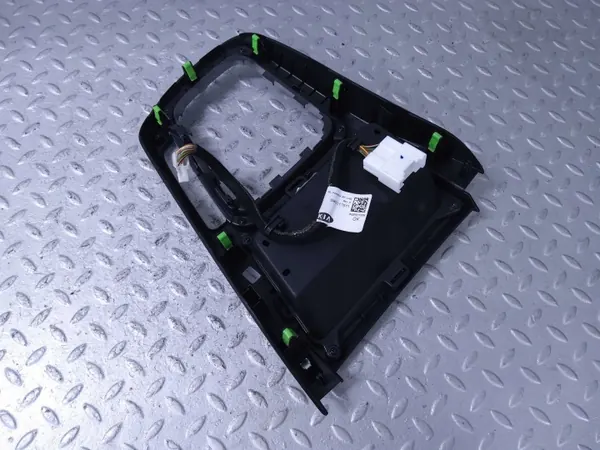 Suporte esquerdo Kia Ceed OEM 84630J7040WK - Usado image 4