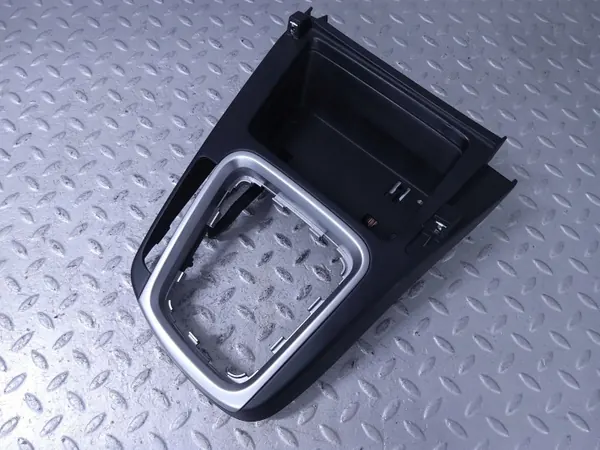 Suporte esquerdo Kia Ceed OEM 84630J7040WK - Usado image 6
