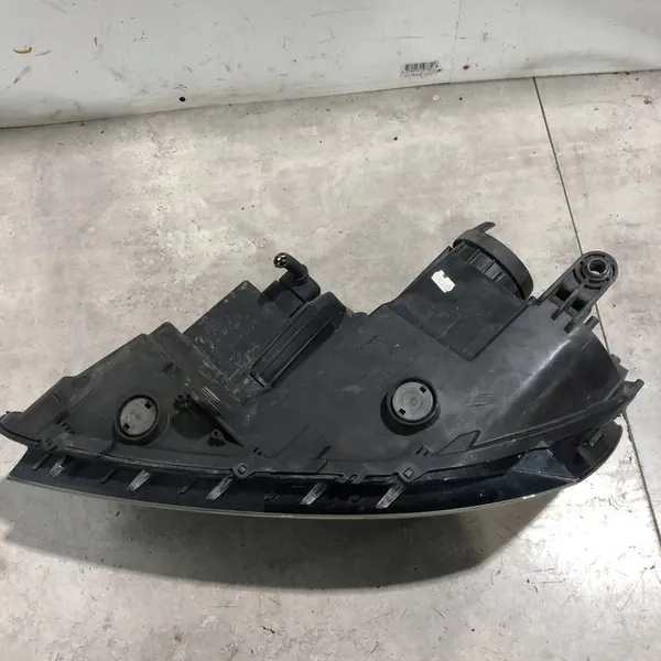 Oikea Heijastinlamppu VW Passat B7 image 10