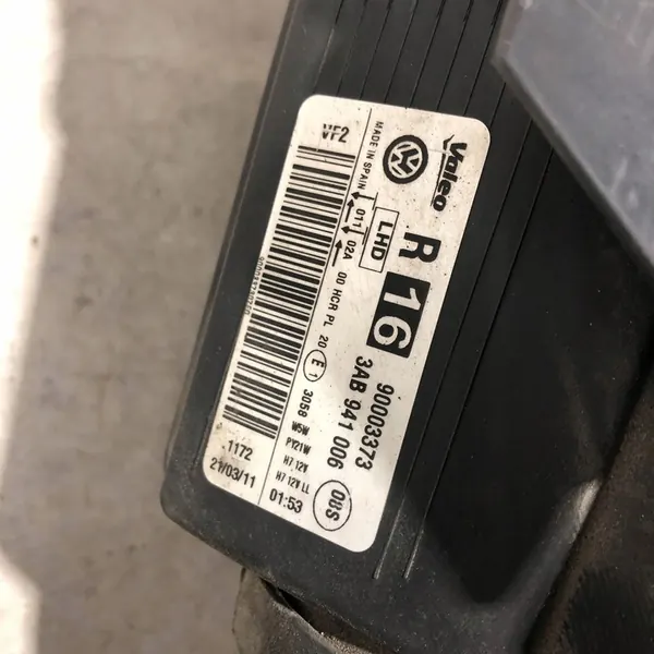 Oikea Heijastinlamppu VW Passat B7 image 6