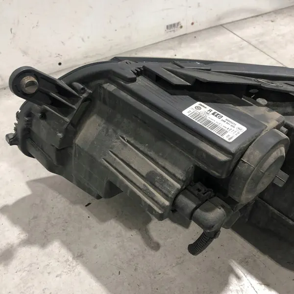 Oikea Heijastinlamppu VW Passat B7 image 9