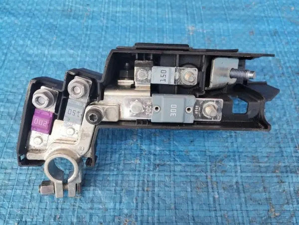 Audi Q7 Pyrotechnische Klemme OEM 4M0915459B - Gebraucht image 2