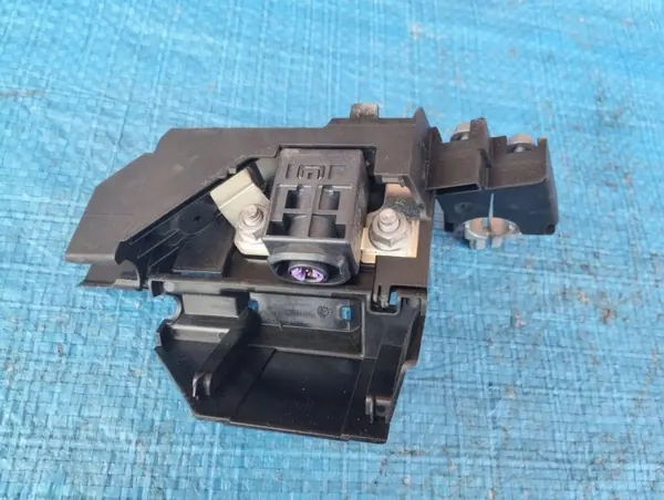 Audi Q7 Pyrotechnische Klemme OEM 4M0915459B - Gebraucht image 4