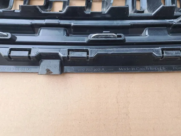 Grelha dianteira Skoda Kamiq OEM 658853653A - Usado image 9