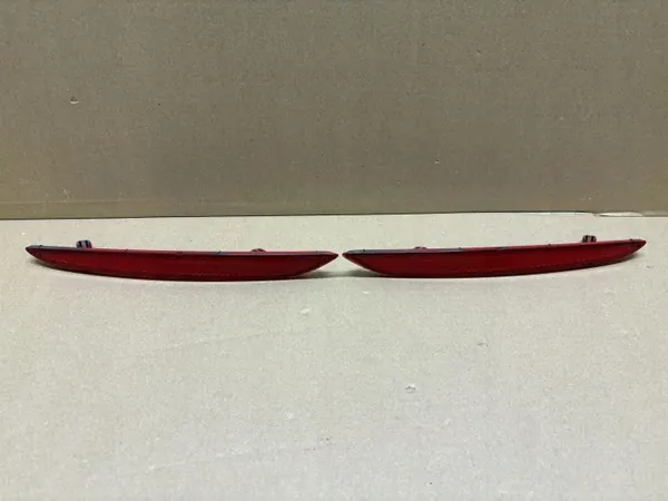 Refletor para-choques traseiro VW Scirocco OEM 1K8945105/1K8945106 image 2