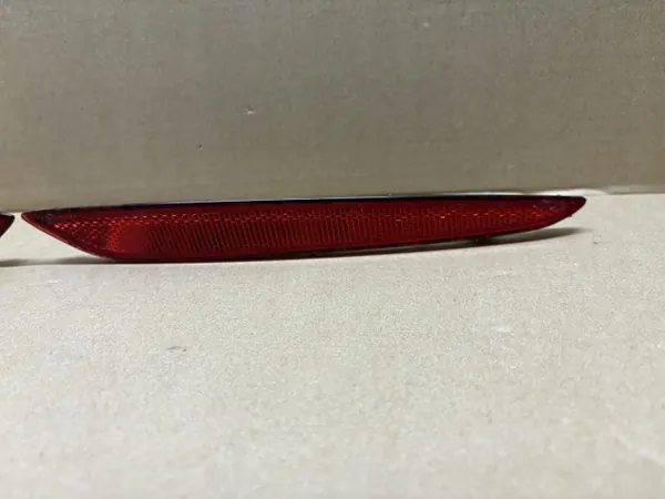 Refletor para-choques traseiro VW Scirocco OEM 1K8945105/1K8945106 image 3