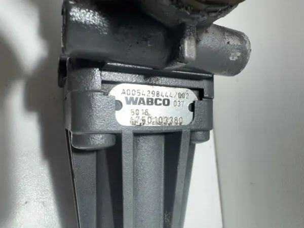 Válvula Redutora Wabco OEM A0054298444 Mercedes image 4