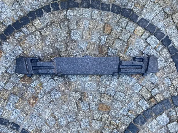 AUDI A4 B8 8K Etupuskuri Iskunvaimennin OEM 8K0807550E image 2