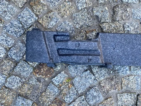 AUDI A4 B8 8K Etupuskuri Iskunvaimennin OEM 8K0807550E image 4