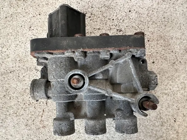 Soupape de Coussin d'Air ECAS OEM 4728800200 Iveco image 2