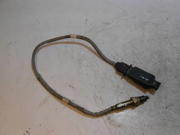 Sensor NOx OEM 05L907807AP para VW Golf VIII y Audi A3 image 2