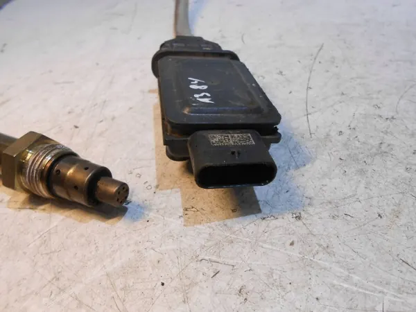 Sensor NOx OEM 05L907807AP para VW Golf VIII y Audi A3 image 3