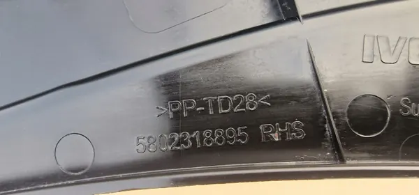Extensão de para-lama esquerdo Iveco S-Way OEM 5802318895 image 5
