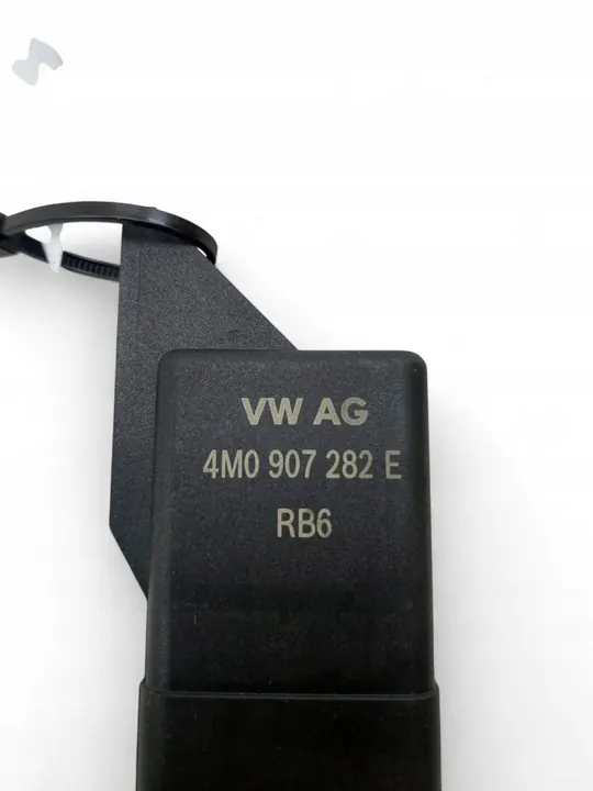 Sytytysvastuksen Relä Audi Q7 3.0TDI 4M0907282E image 7