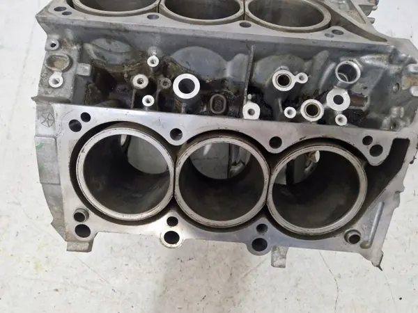 Bloque Motor Chrysler OEM 68237714AE - 3.6L Usado image 3
