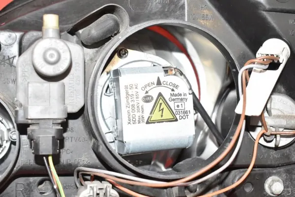 Faro Xenon Derecho OEM 26010AU81B para Nissan Primera image 6