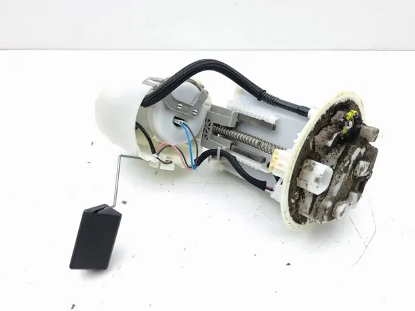 Bomba de combustible Lexus CT 200H OEM 7770447040 image 2