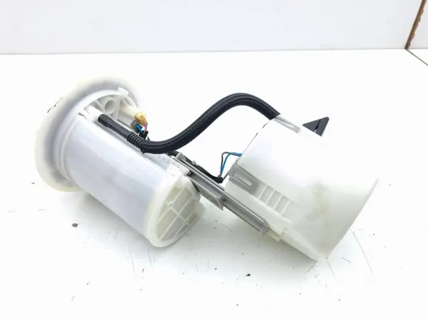 Bomba de combustible Lexus CT 200H OEM 7770447040 image 3