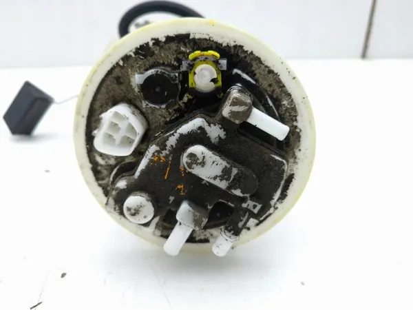 Bomba de combustible Lexus CT 200H OEM 7770447040 image 5