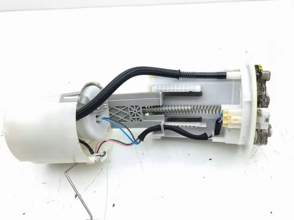 Bomba de combustible Lexus CT 200H OEM 7770447040 image 6