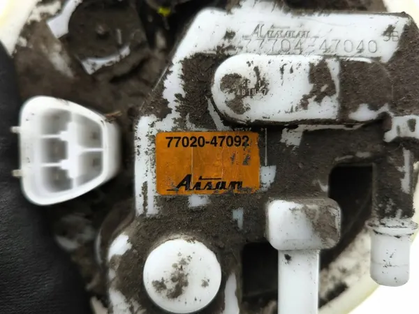 Bomba de combustible Lexus CT 200H OEM 7770447040 image 7